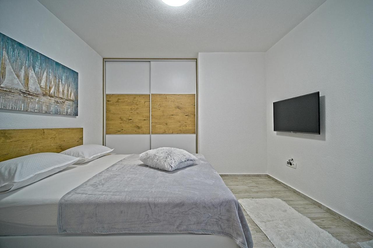 Luxury Apartment "Blue Diamond" Постира Екстериор снимка